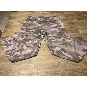 Womans MUUV grey camouflage leggings size large